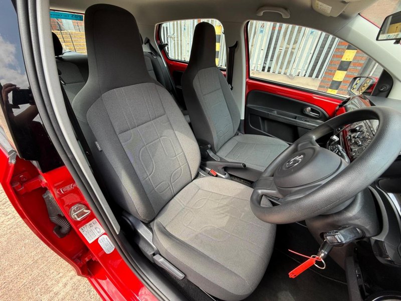 VOLKSWAGEN UP