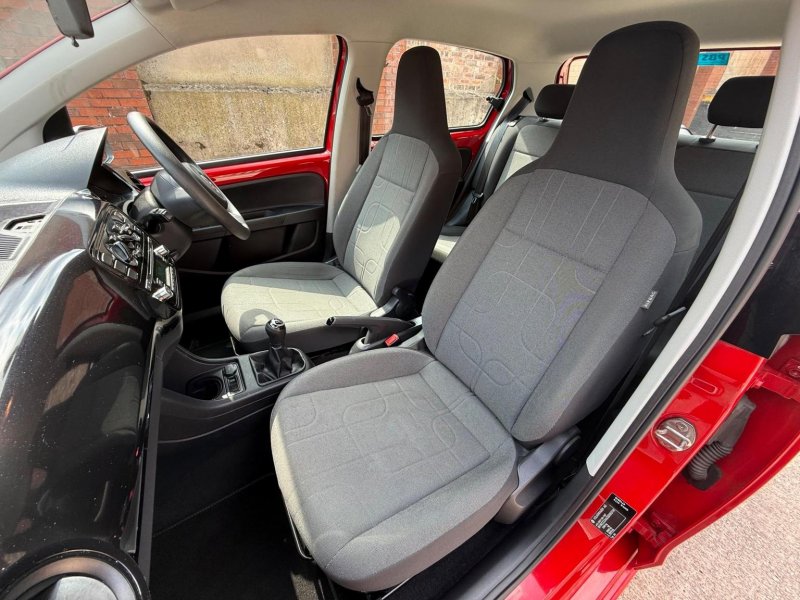 VOLKSWAGEN UP