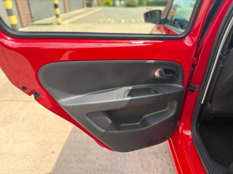 VOLKSWAGEN UP