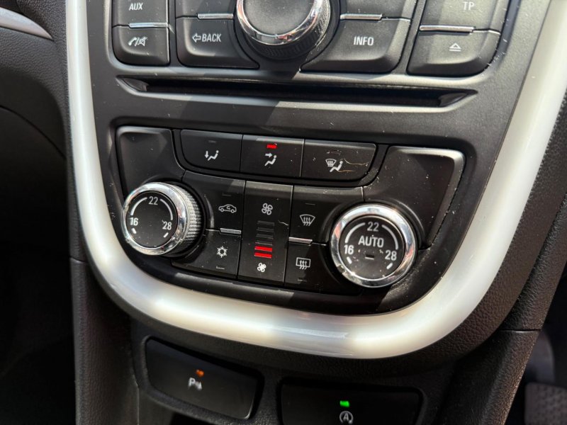VAUXHALL MOKKA