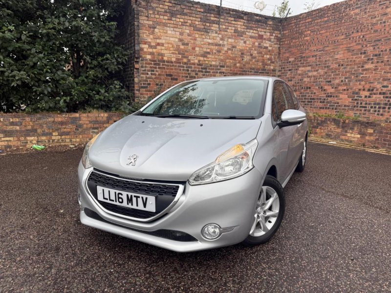 PEUGEOT 208
